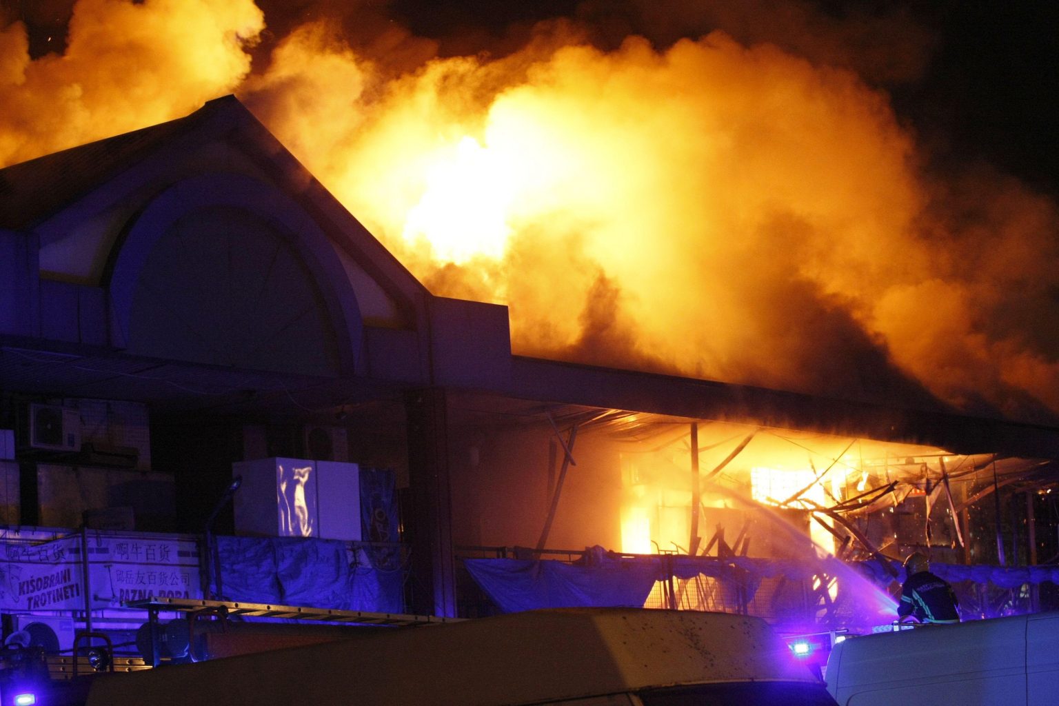 貝爾格萊德中國購物中心大火燒毀，火勢局部化